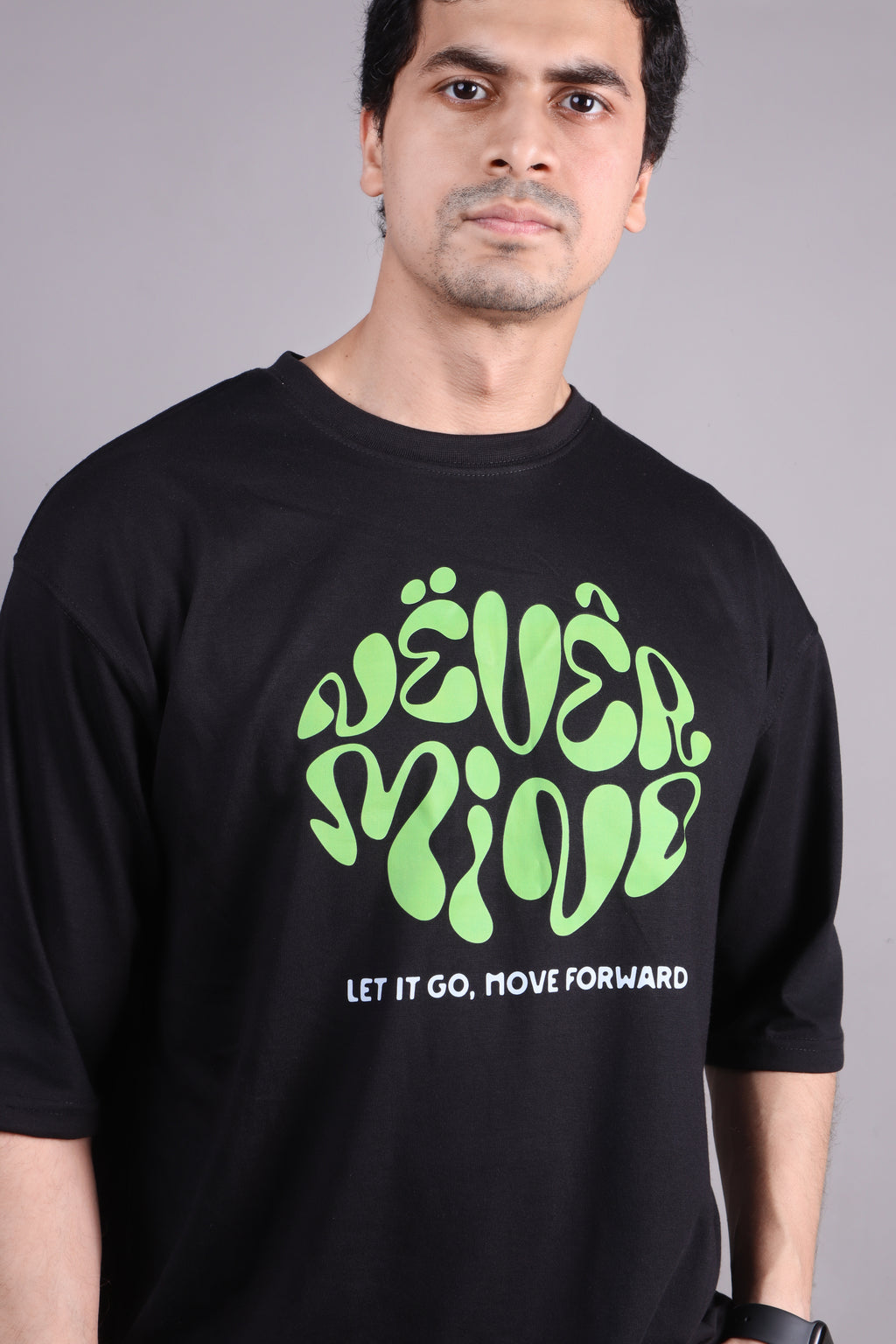 GRAPHIC OVERSIZED T-SHIRT (Never Mind)