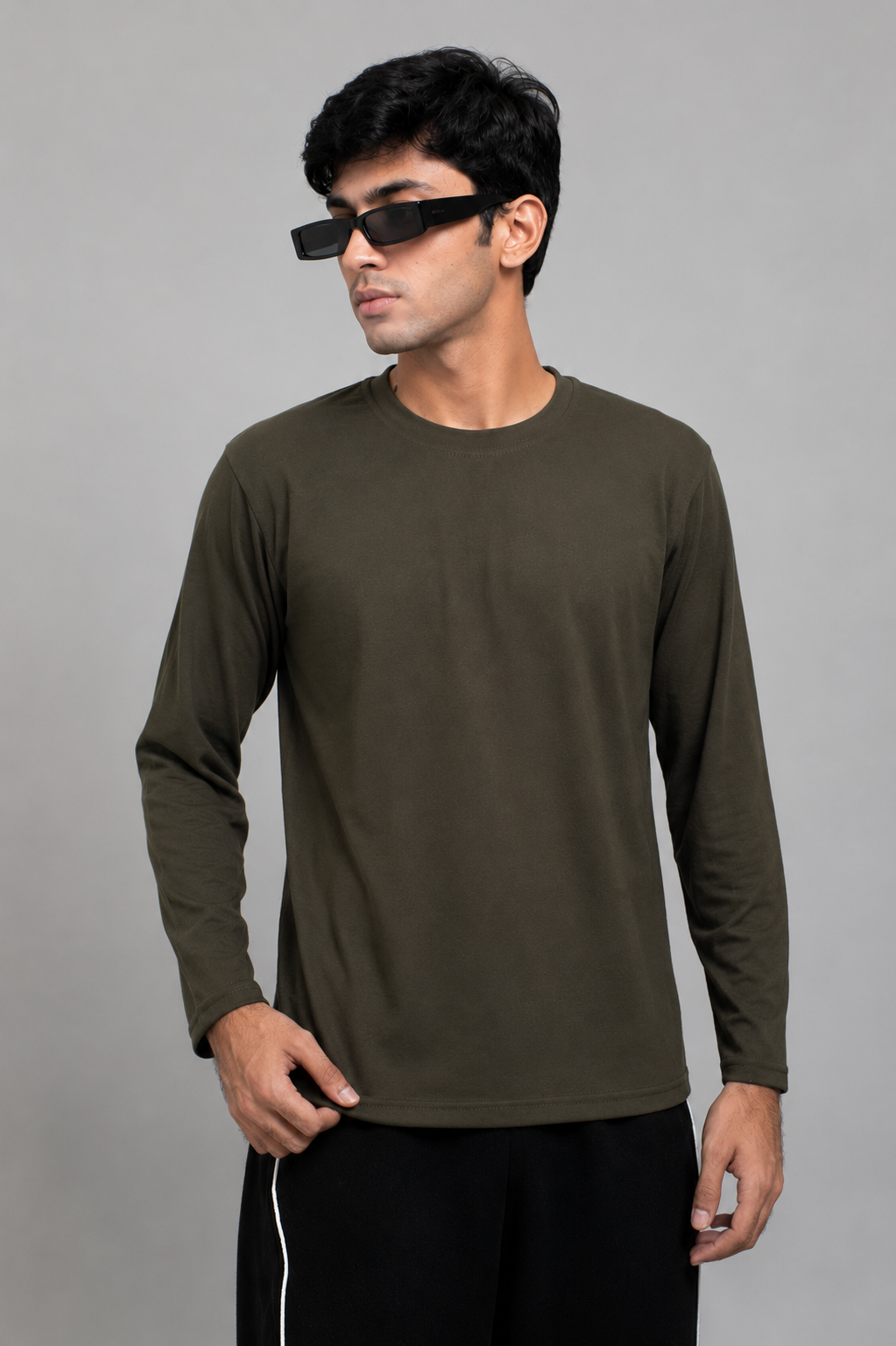 BASIC FULL SLEEVES T-SHIRT
