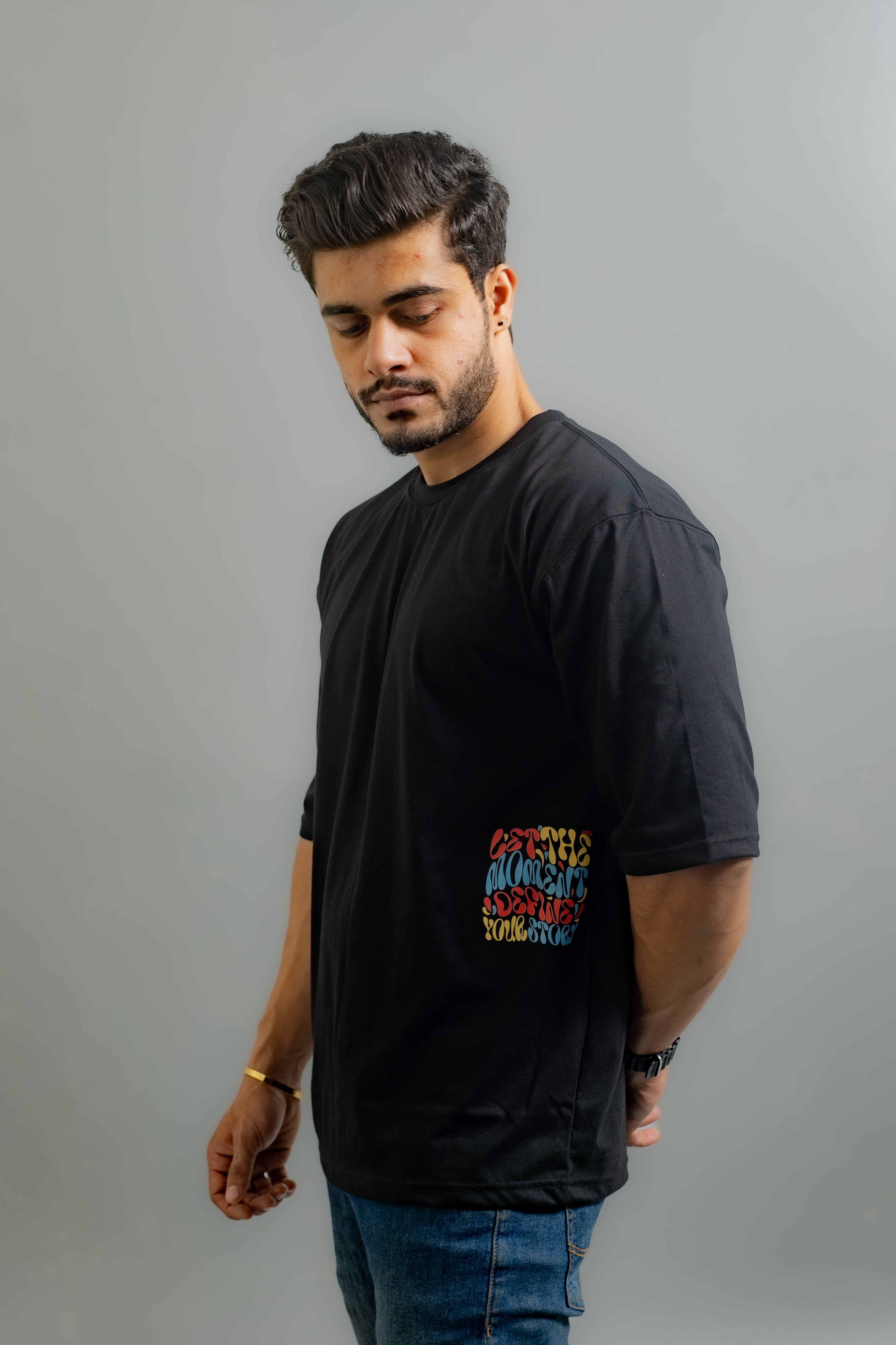 GRAPHIC OVERSIZED T-SHIRT (Let The Moment)