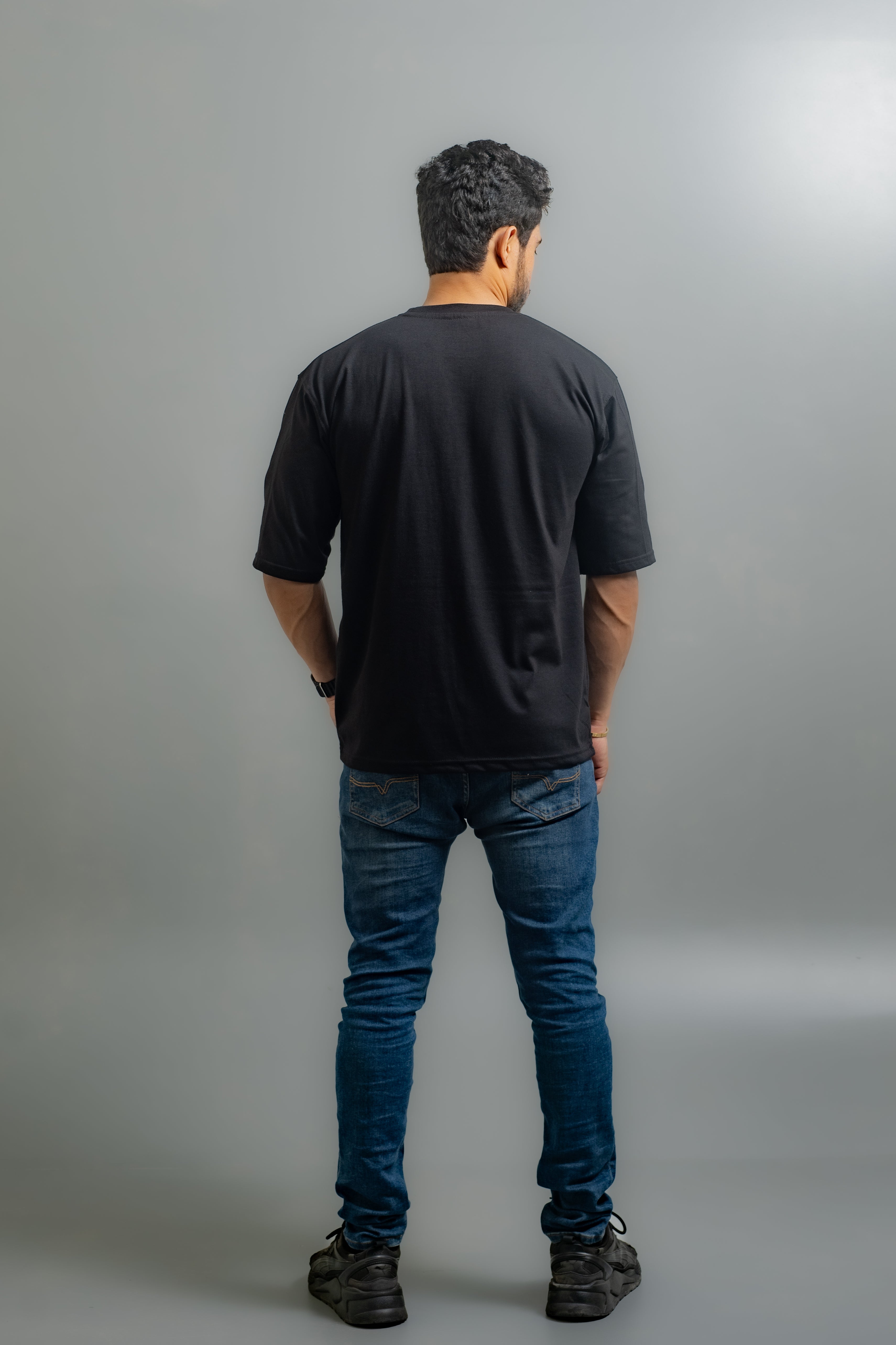 GRAPHIC OVERSIZED T-SHIRT (Let The Moment)