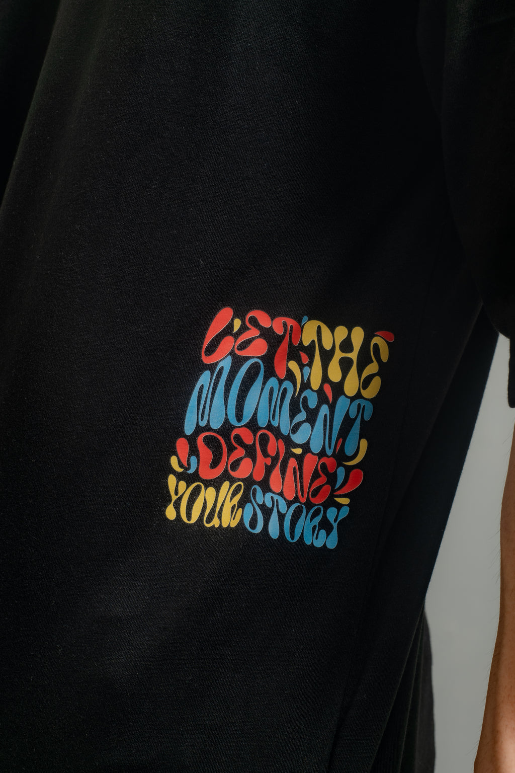GRAPHIC OVERSIZED T-SHIRT (Let The Moment)