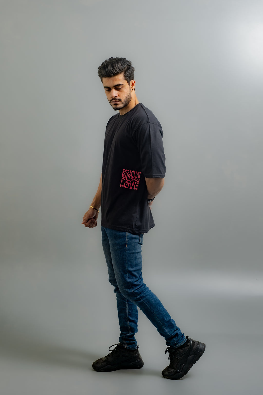 GRAPHIC OVERSIZED T-SHIRT (Show Your Love)