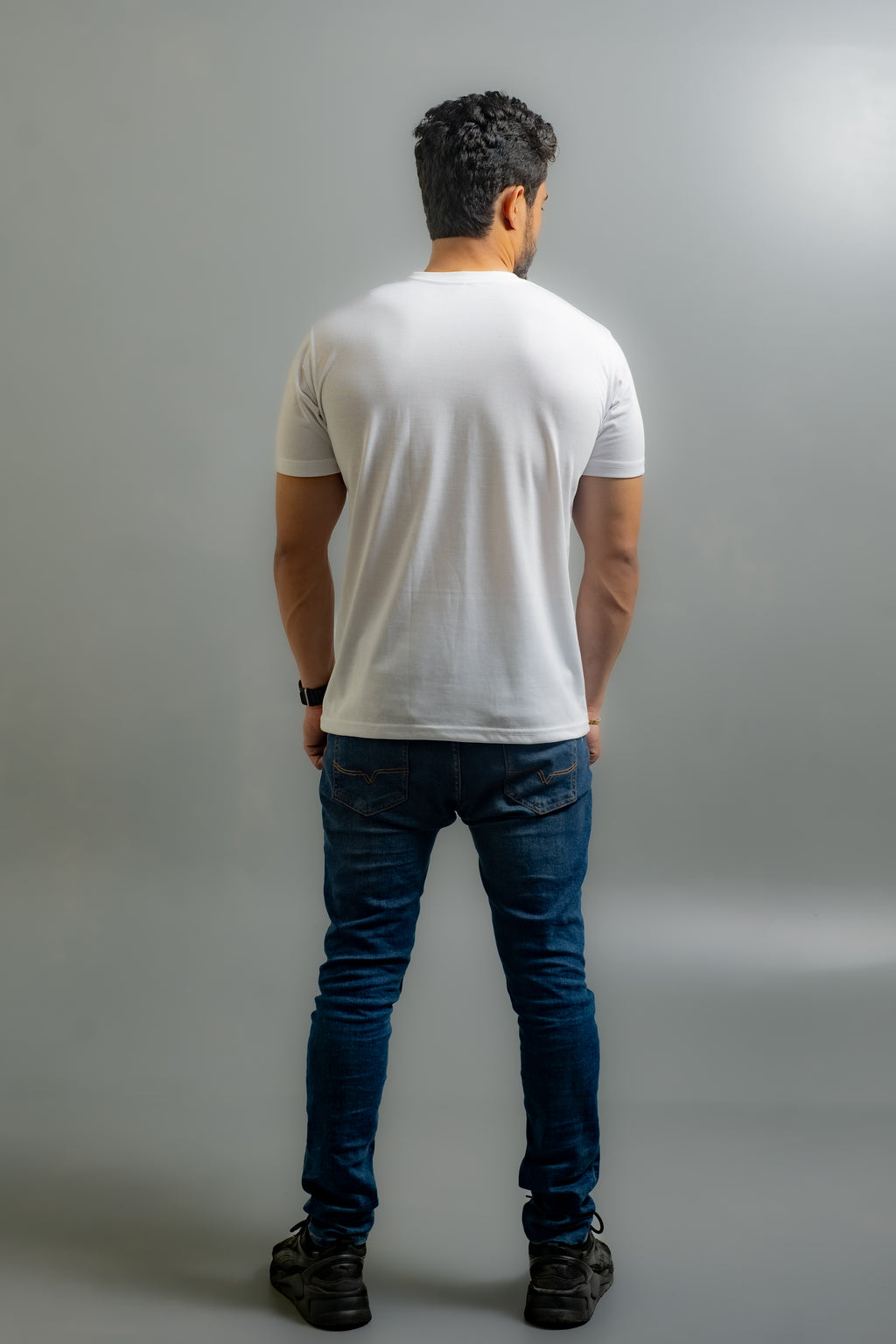 GRAPHIC REGULAR T-SHIRT (Quiet Minds)
