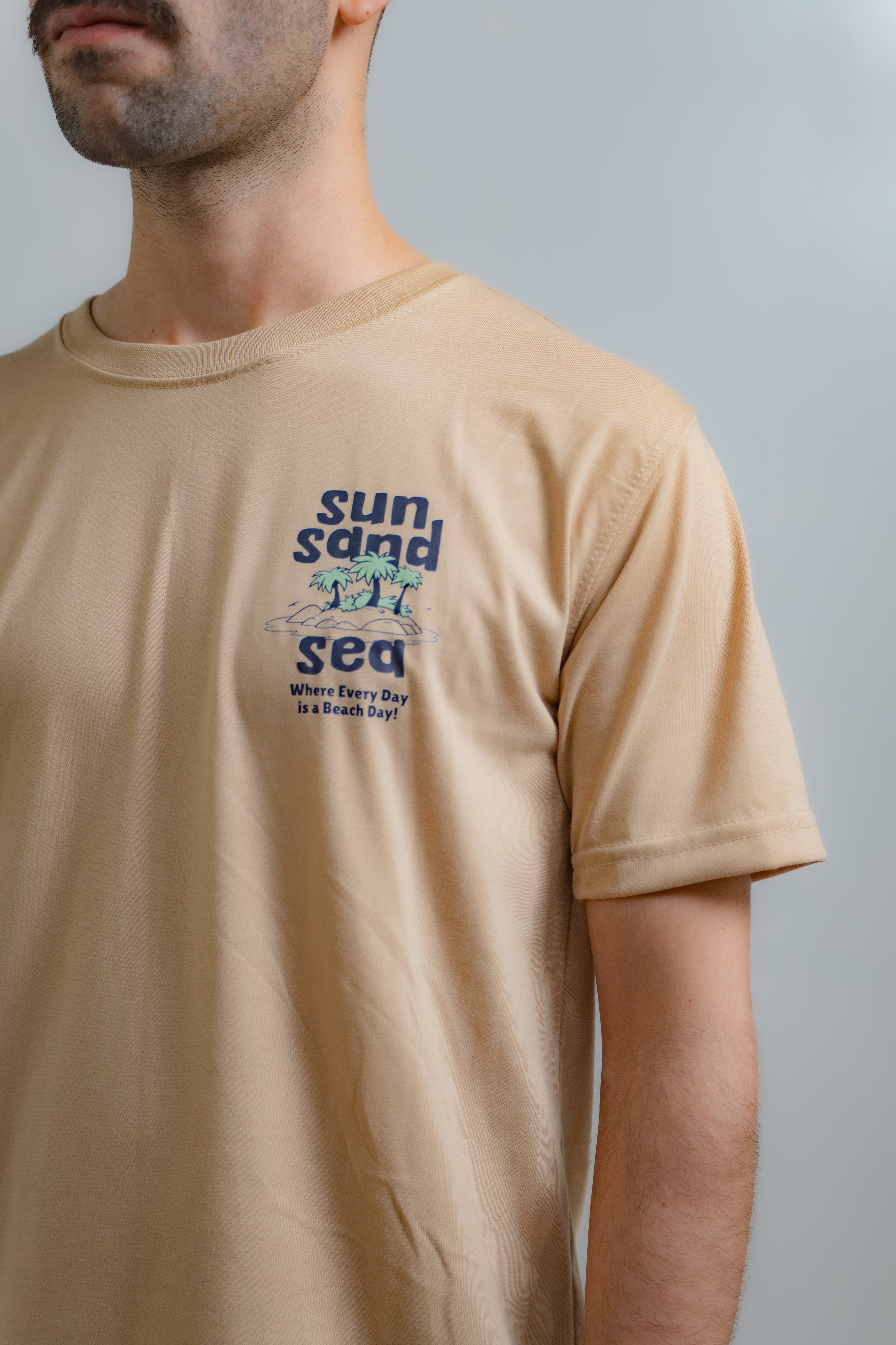 GRAPHIC REGULAR T-SHIRT (Sun Sand Sea)