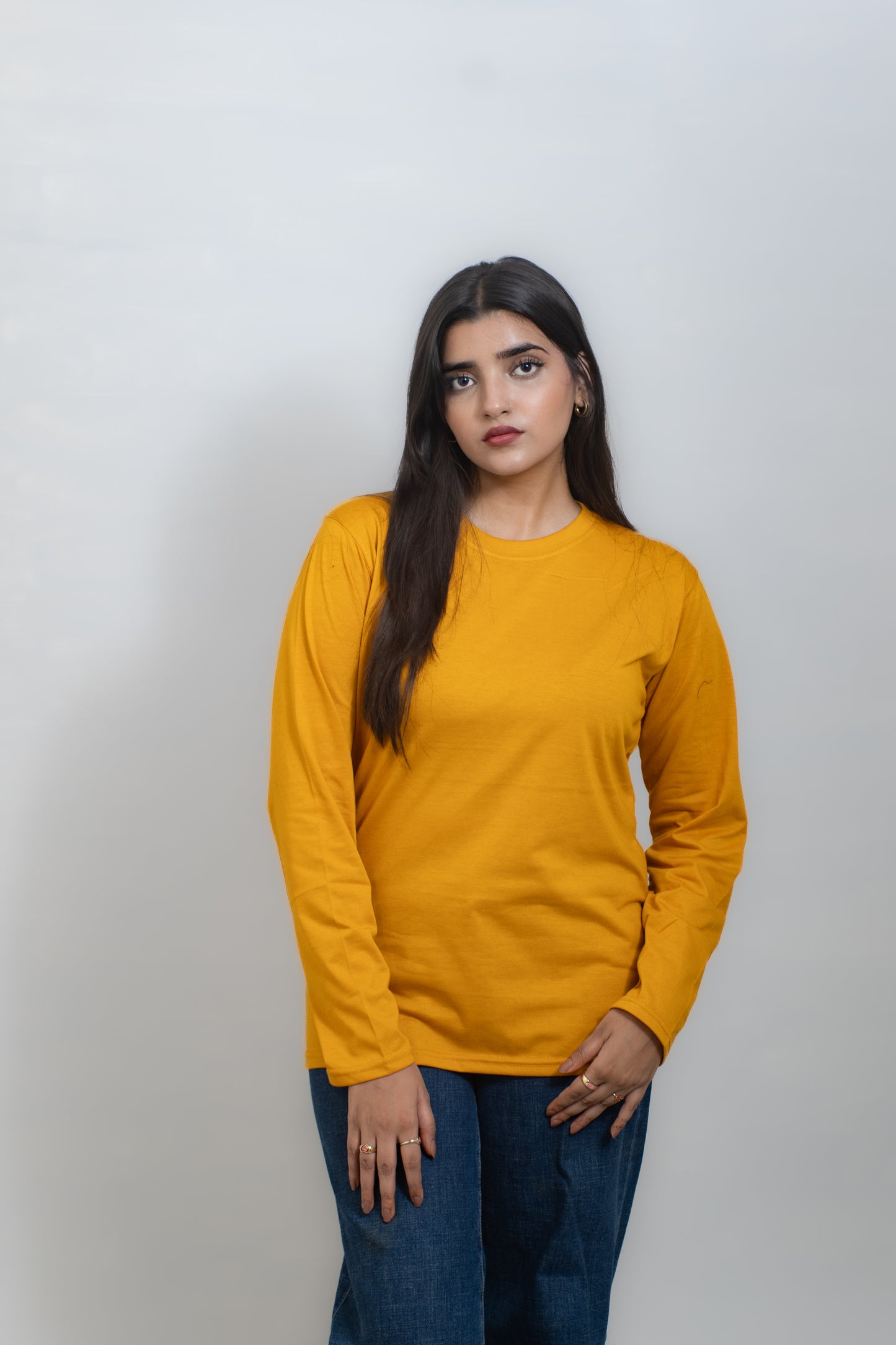 BASIC FULL SLEEVES T-SHIRT