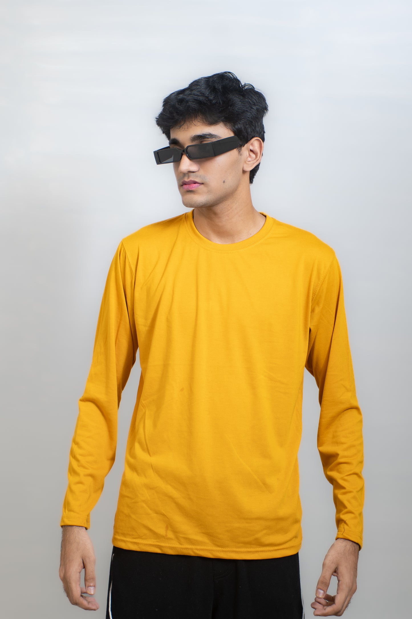 BASIC FULL SLEEVES T-SHIRT