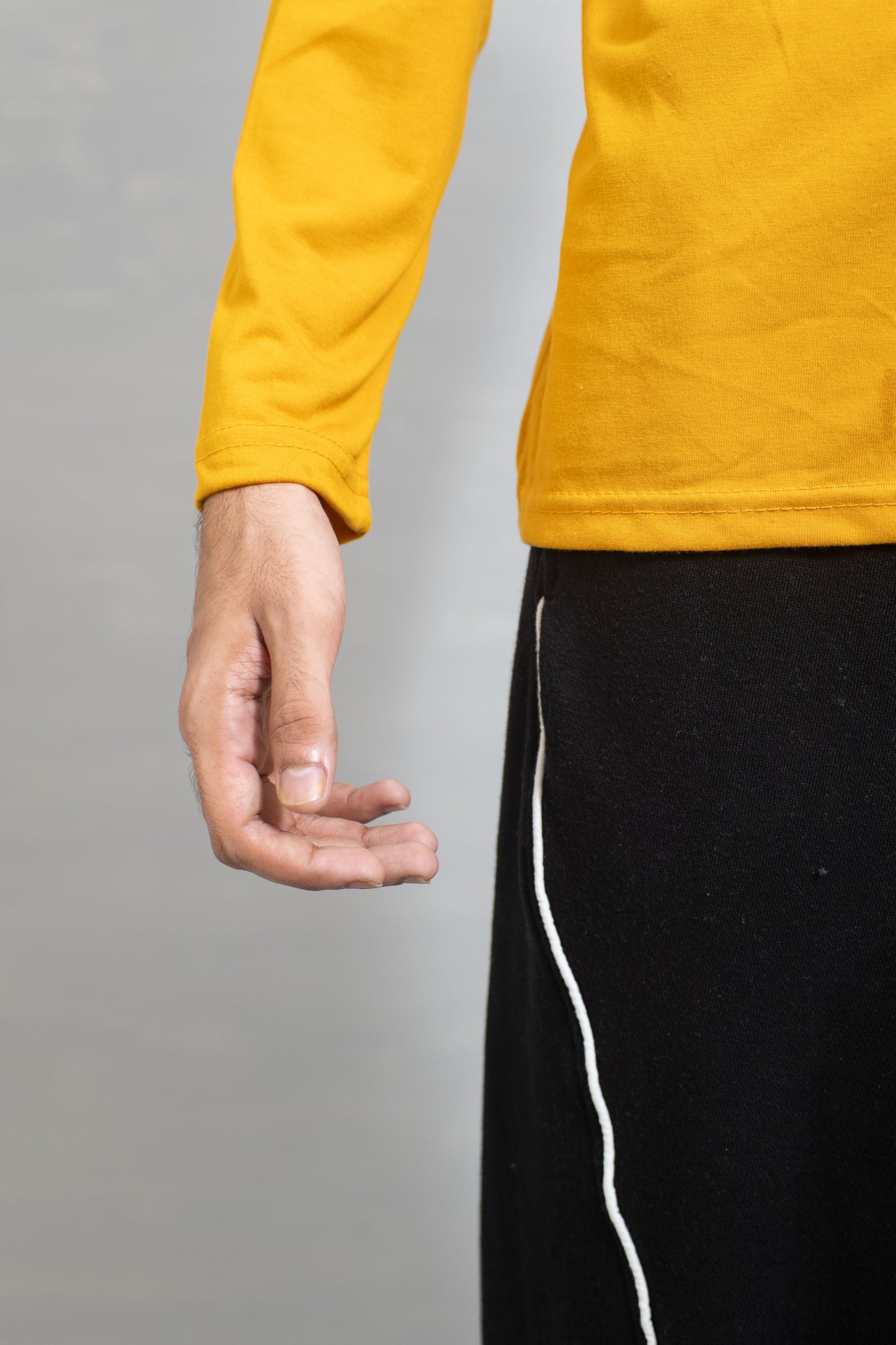 BASIC FULL SLEEVES T-SHIRT