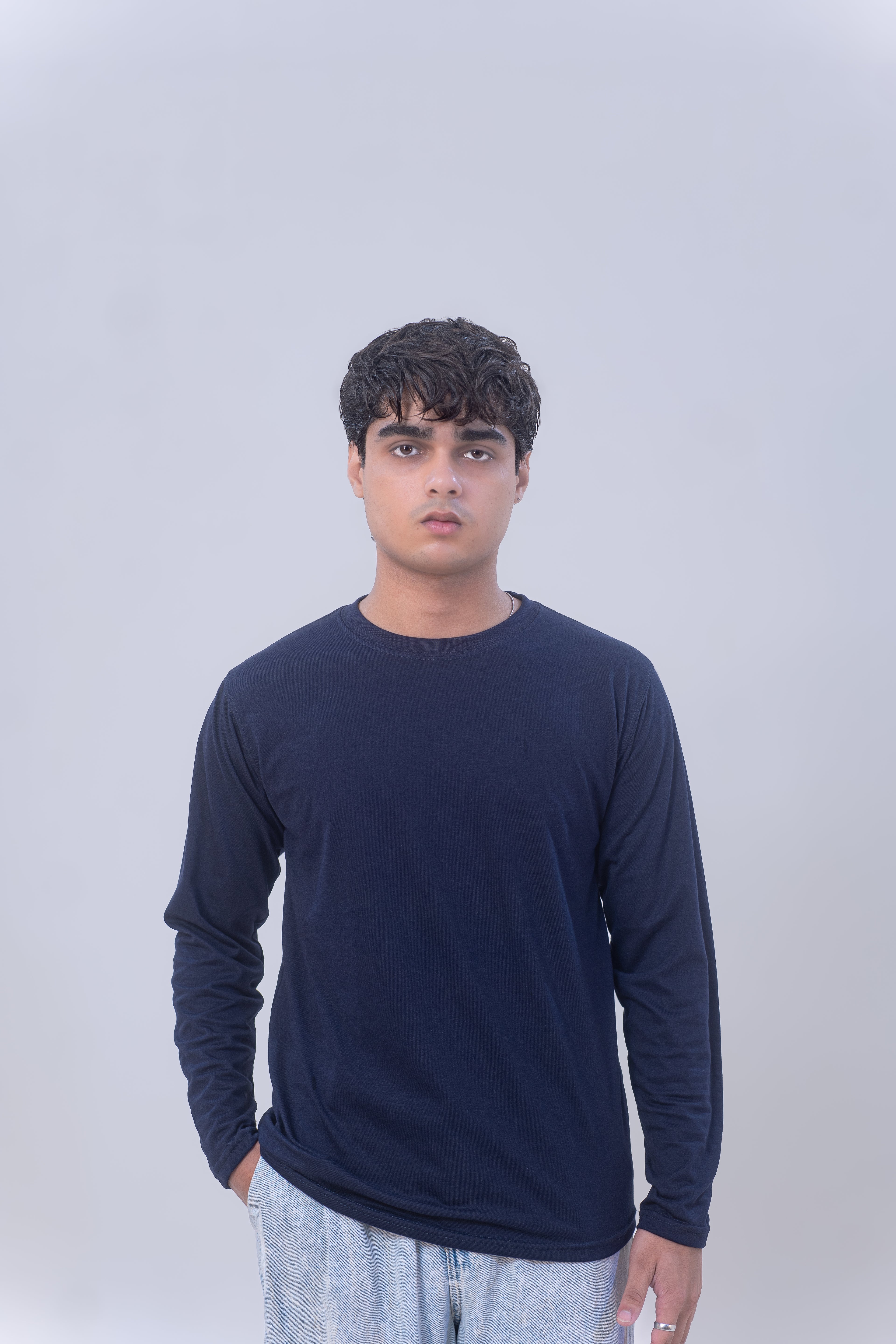 BASIC FULL SLEEVES T-SHIRT