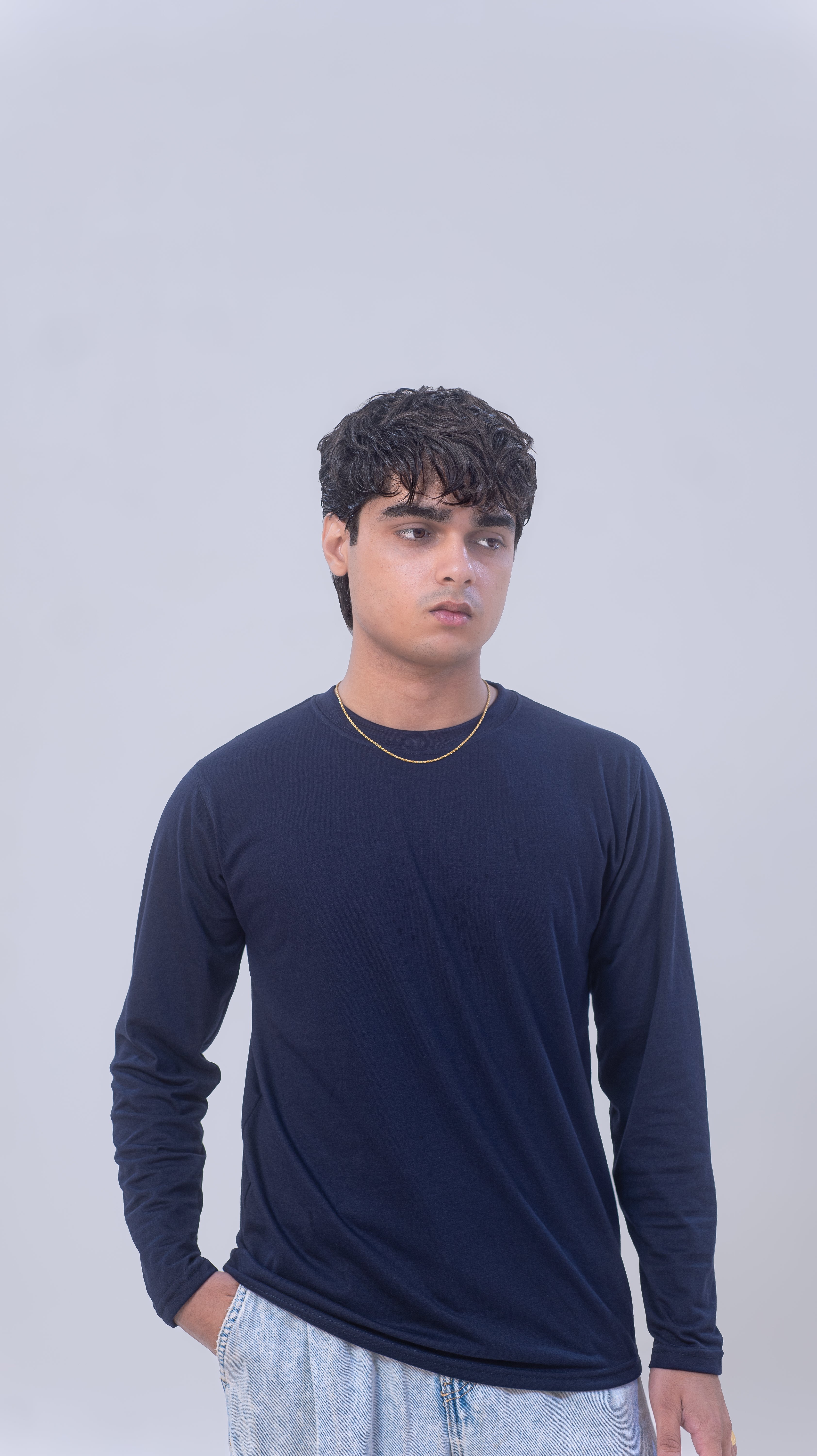 BASIC FULL SLEEVES T-SHIRT