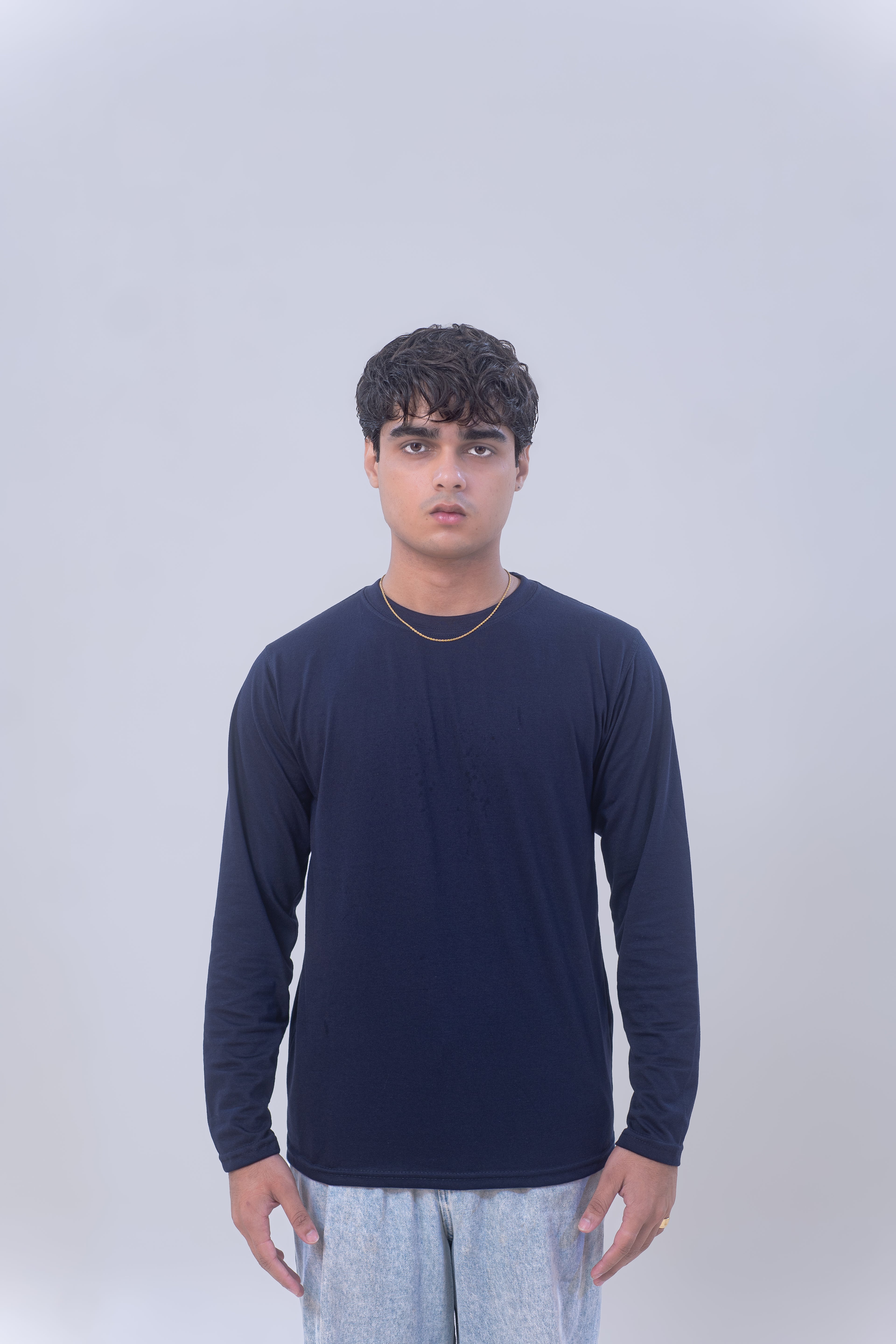 BASIC FULL SLEEVES T-SHIRT