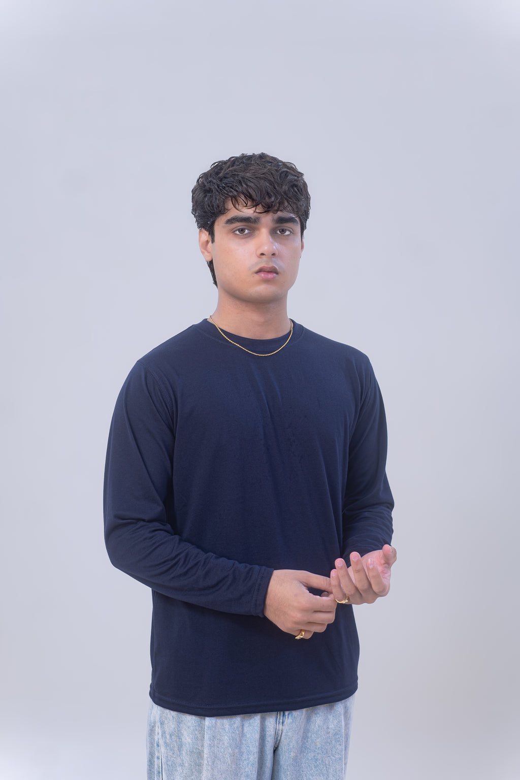 BASIC FULL SLEEVES T-SHIRT
