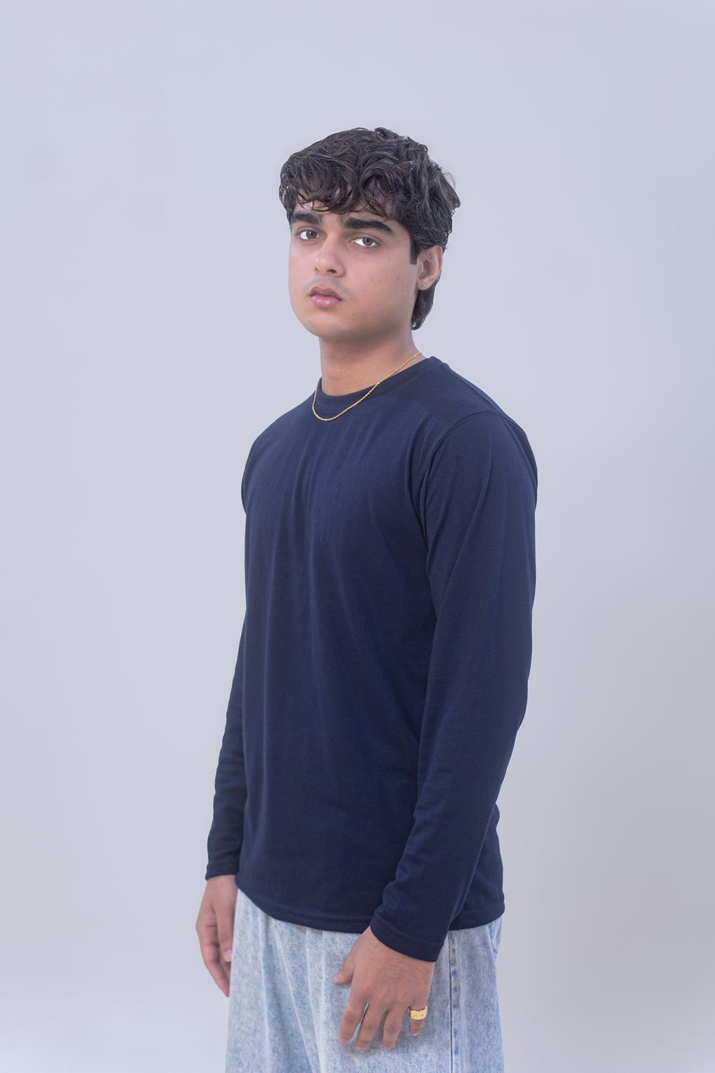 BASIC FULL SLEEVES T-SHIRT