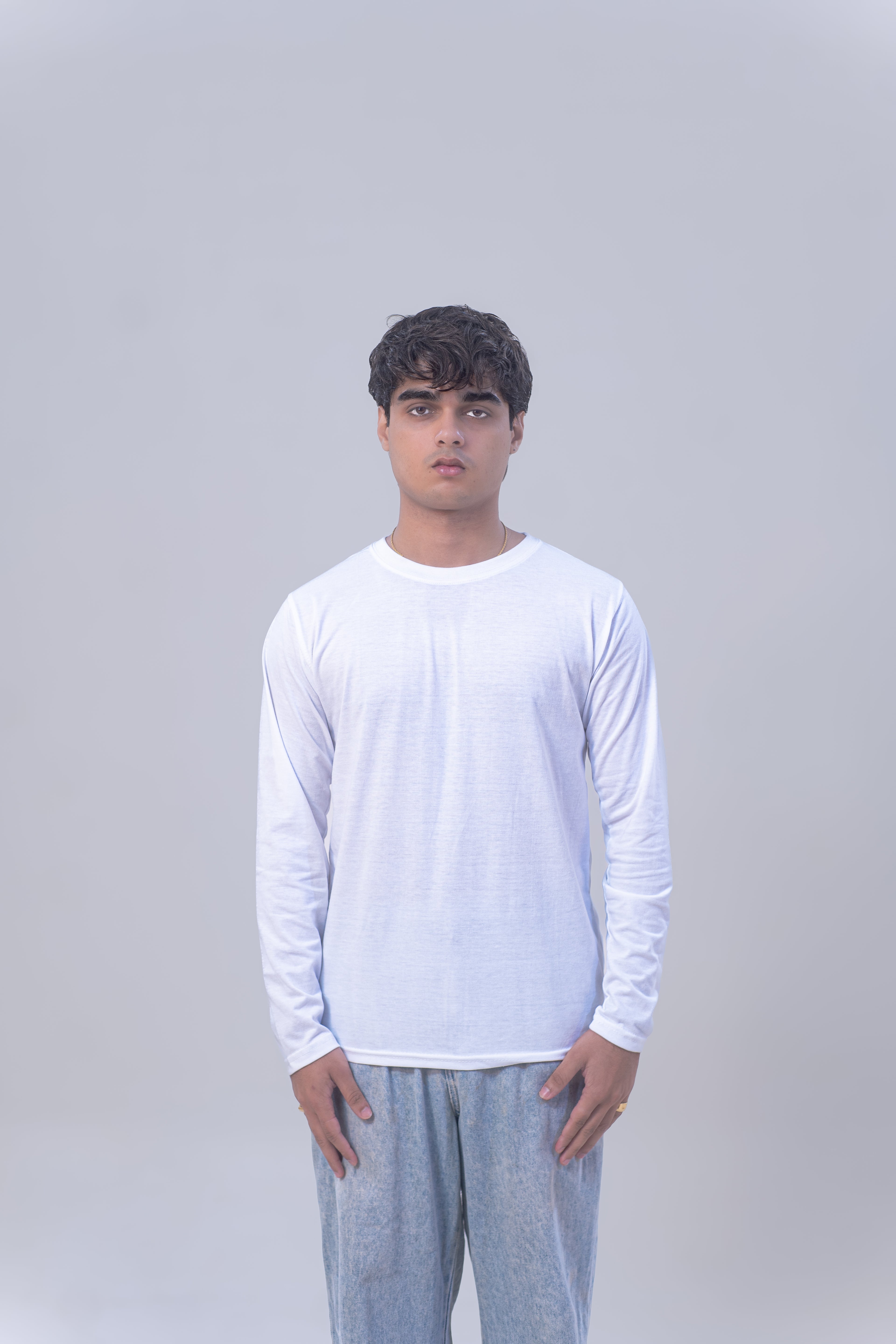 BASIC FULL SLEEVES T-SHIRT