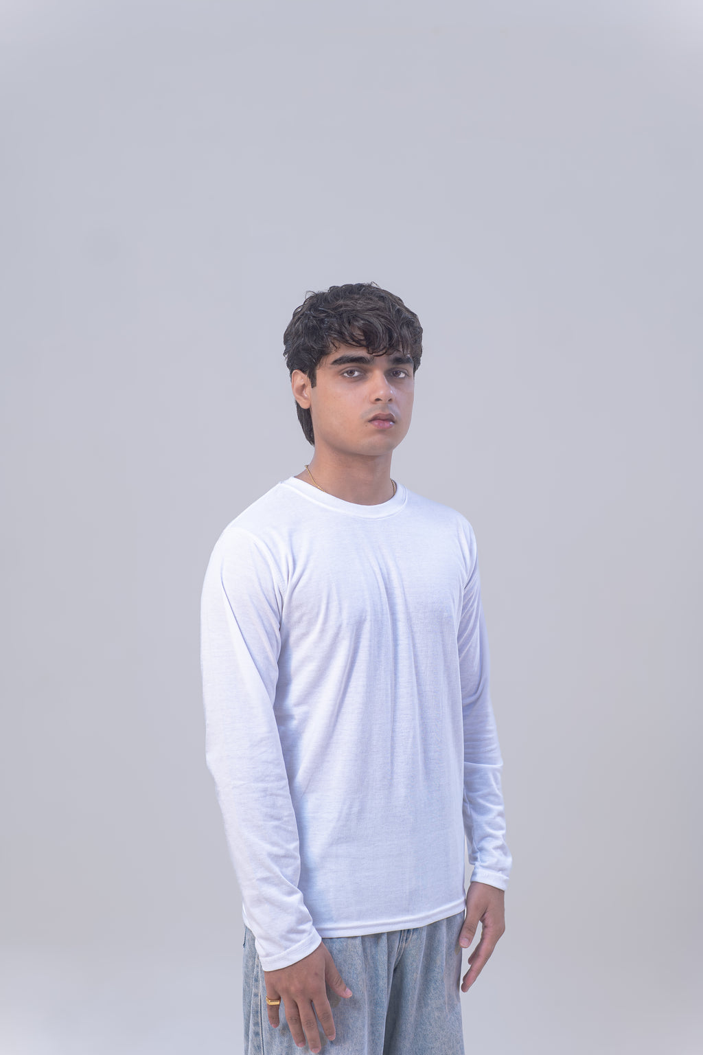 BASIC FULL SLEEVES T-SHIRT