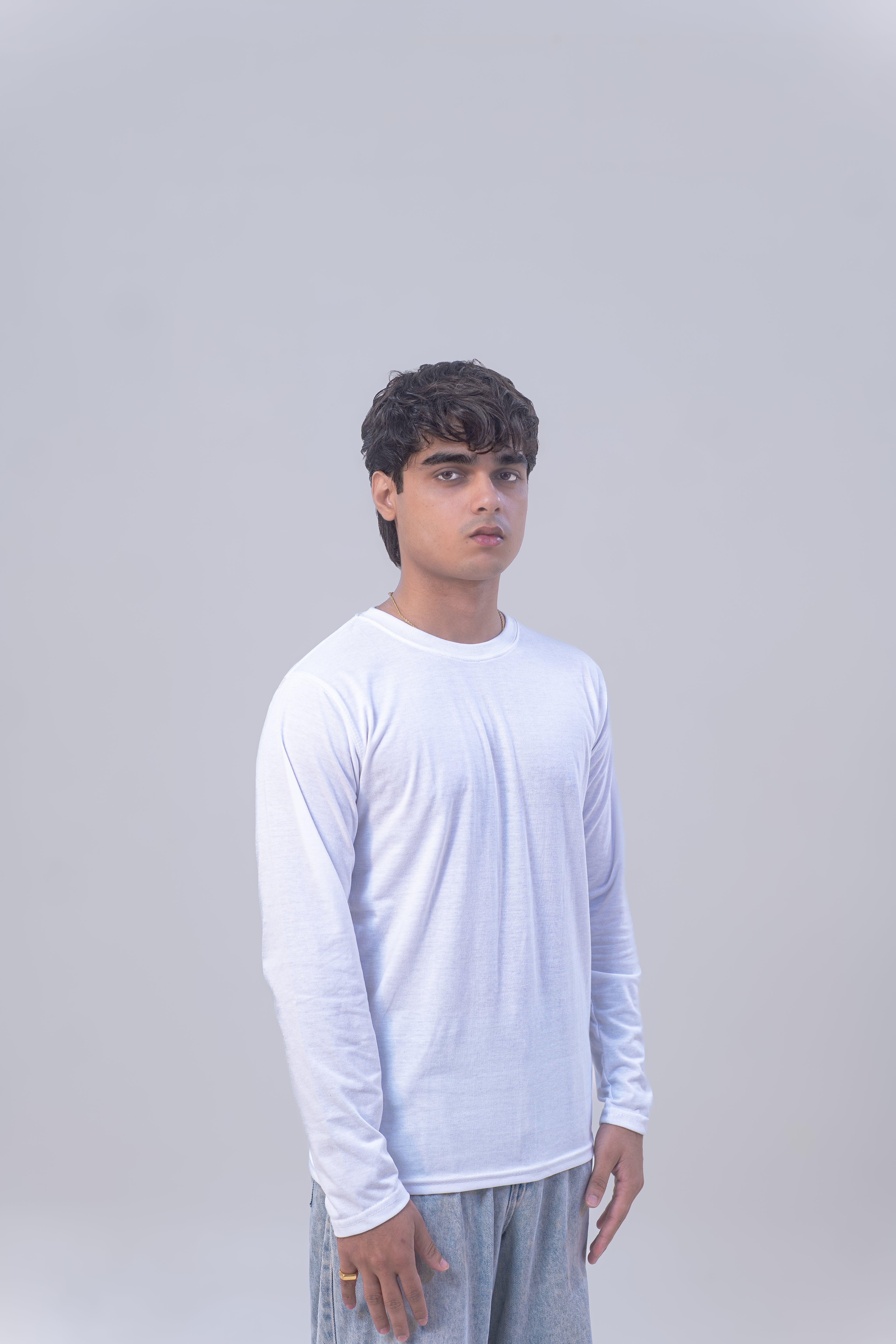 BASIC FULL SLEEVES T-SHIRT