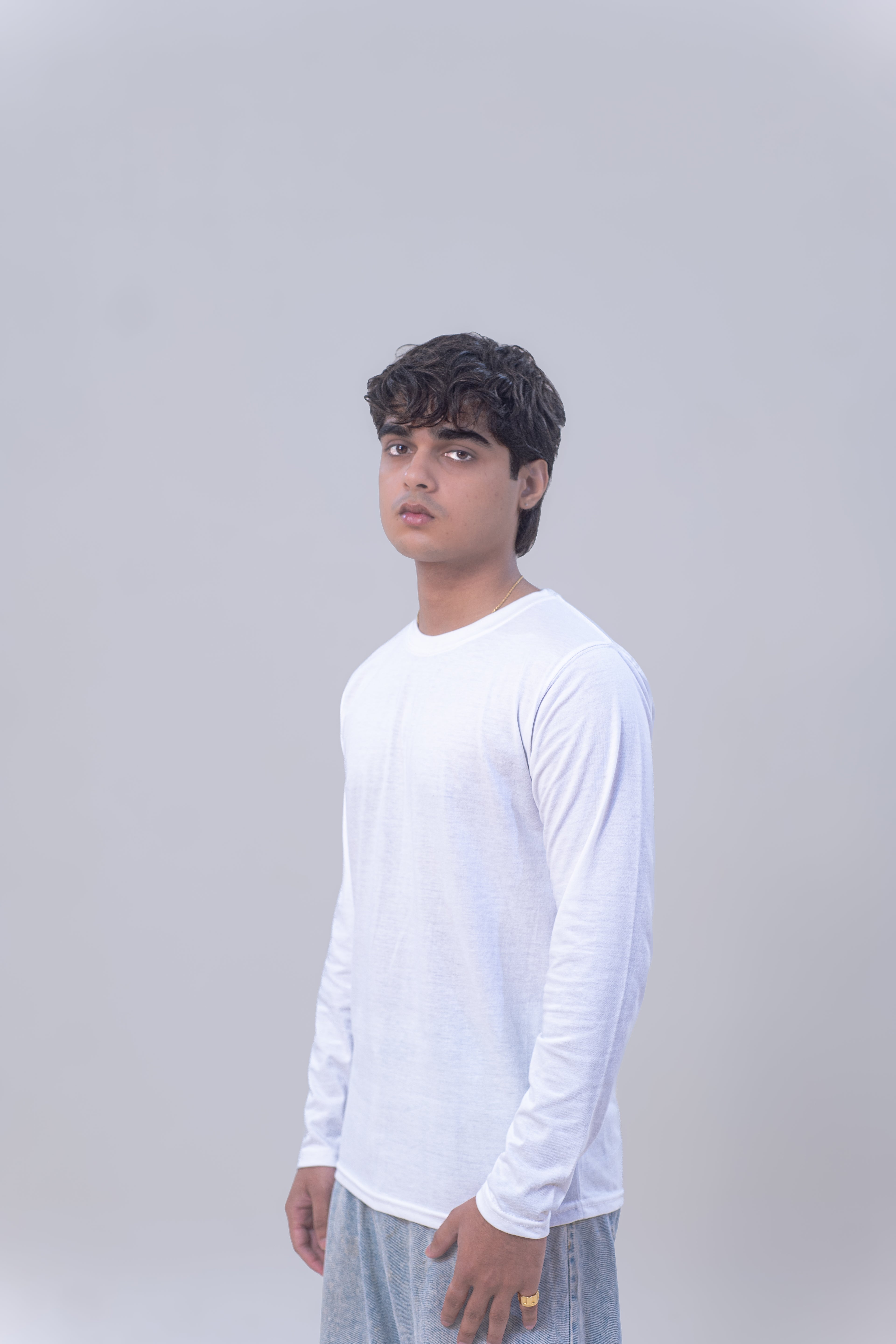 BASIC FULL SLEEVES T-SHIRT