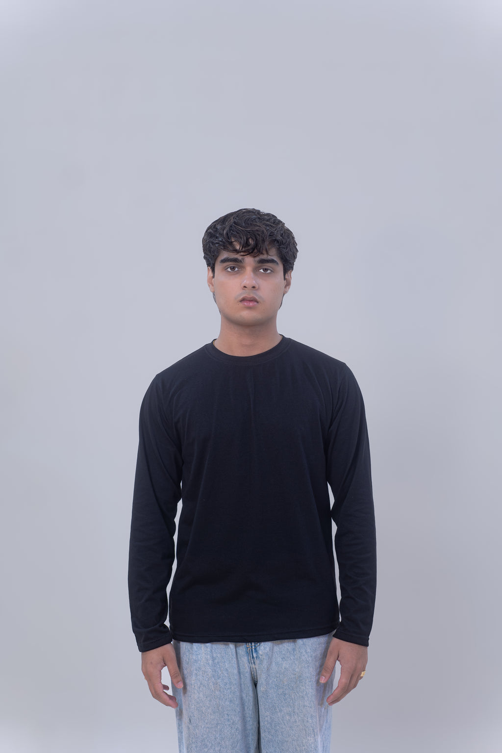 BASIC FULL SLEEVES T-SHIRT