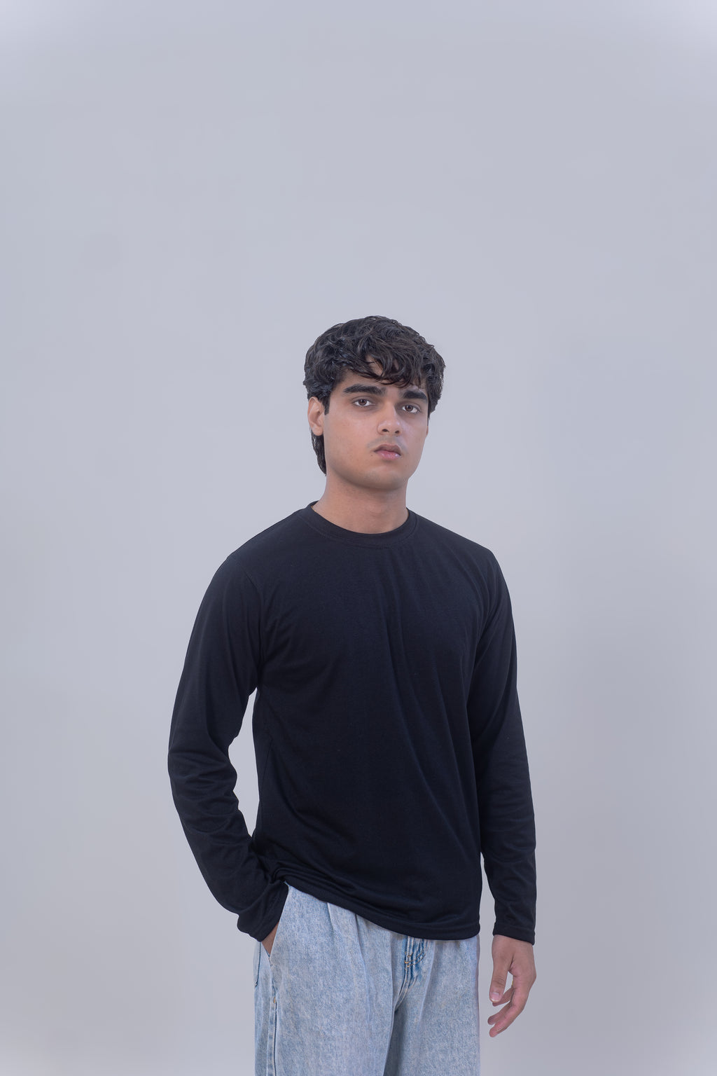 BASIC FULL SLEEVES T-SHIRT