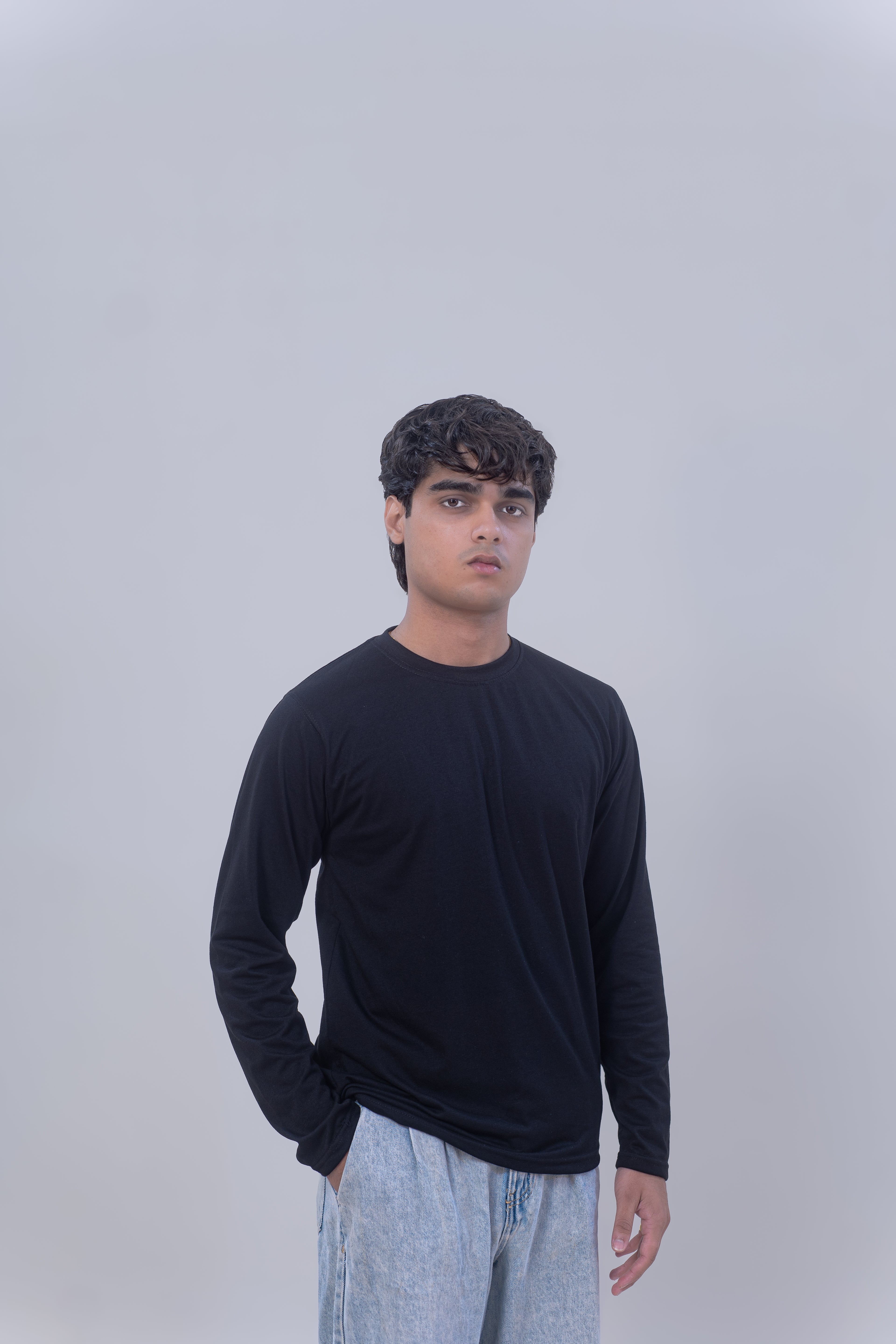 BASIC FULL SLEEVES T-SHIRT