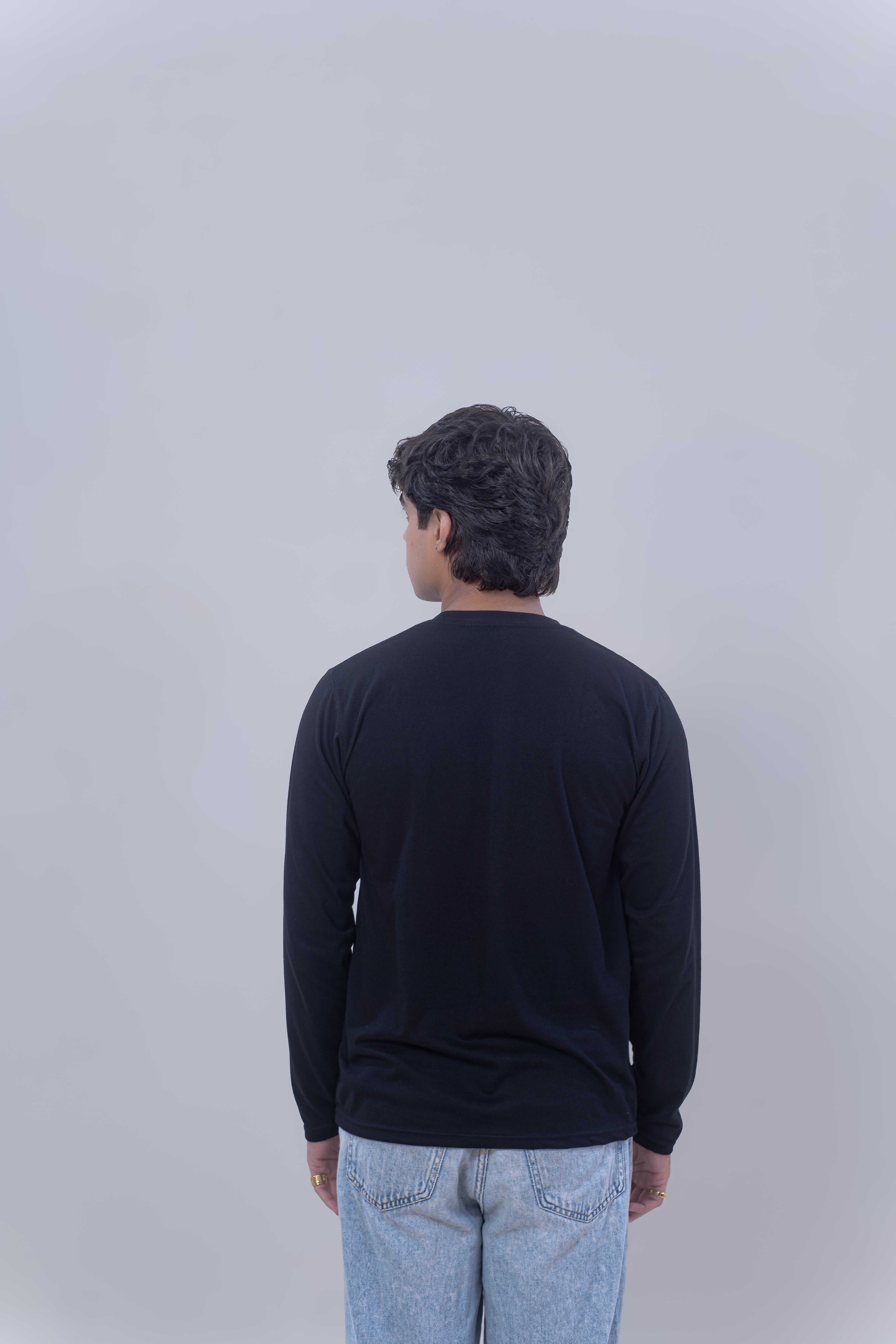 BASIC FULL SLEEVES T-SHIRT
