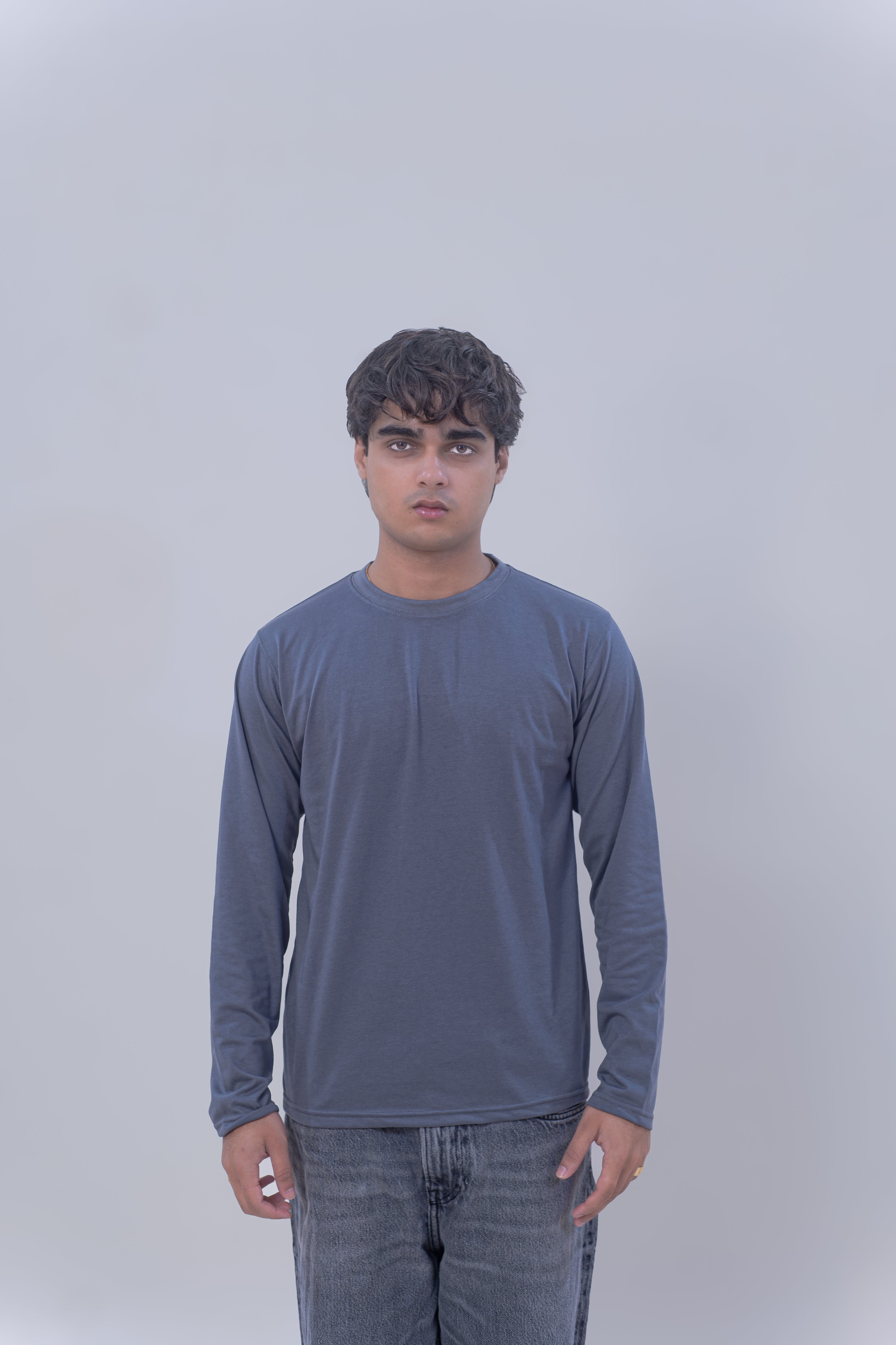 BASIC FULL SLEEVES T-SHIRT
