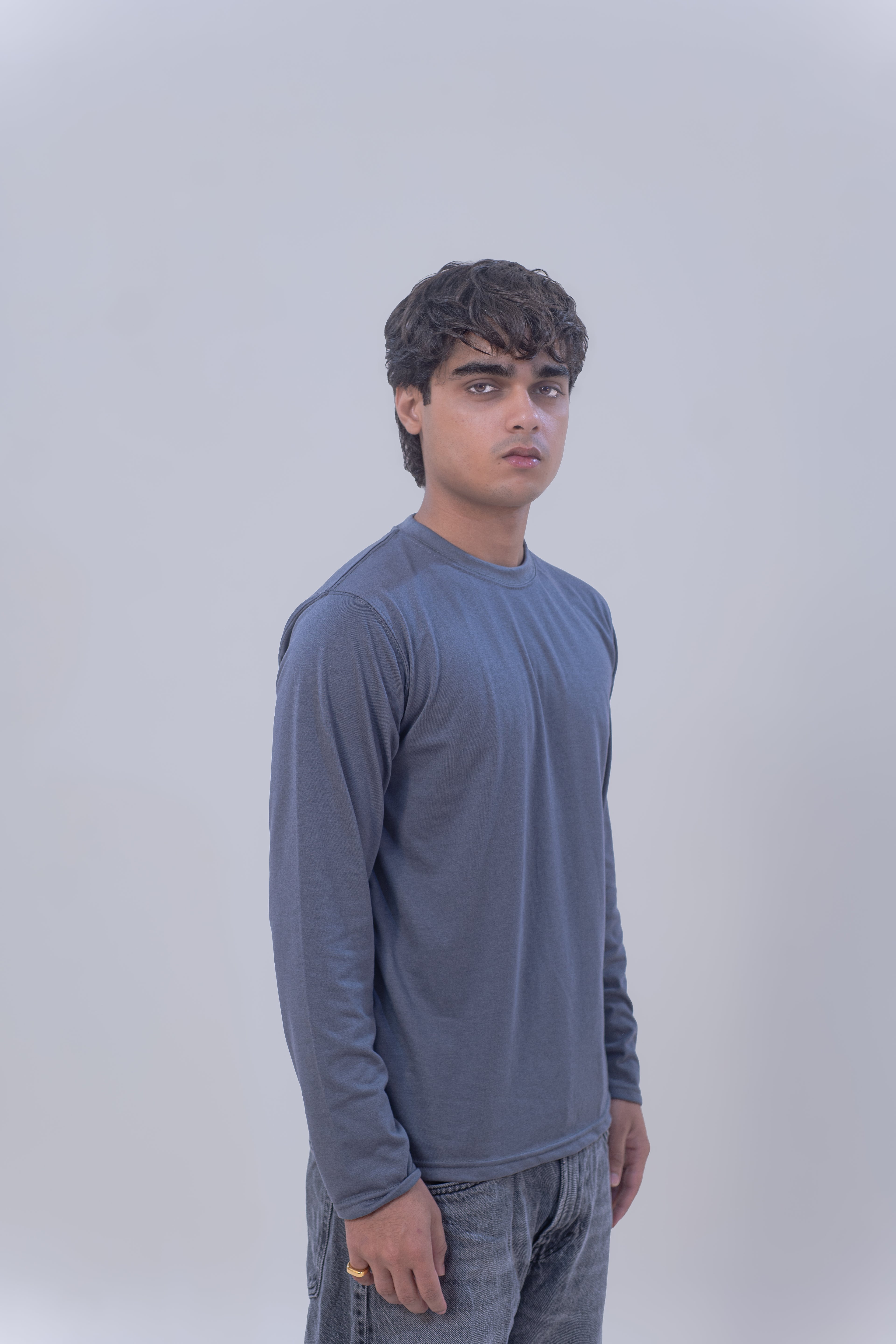 BASIC FULL SLEEVES T-SHIRT