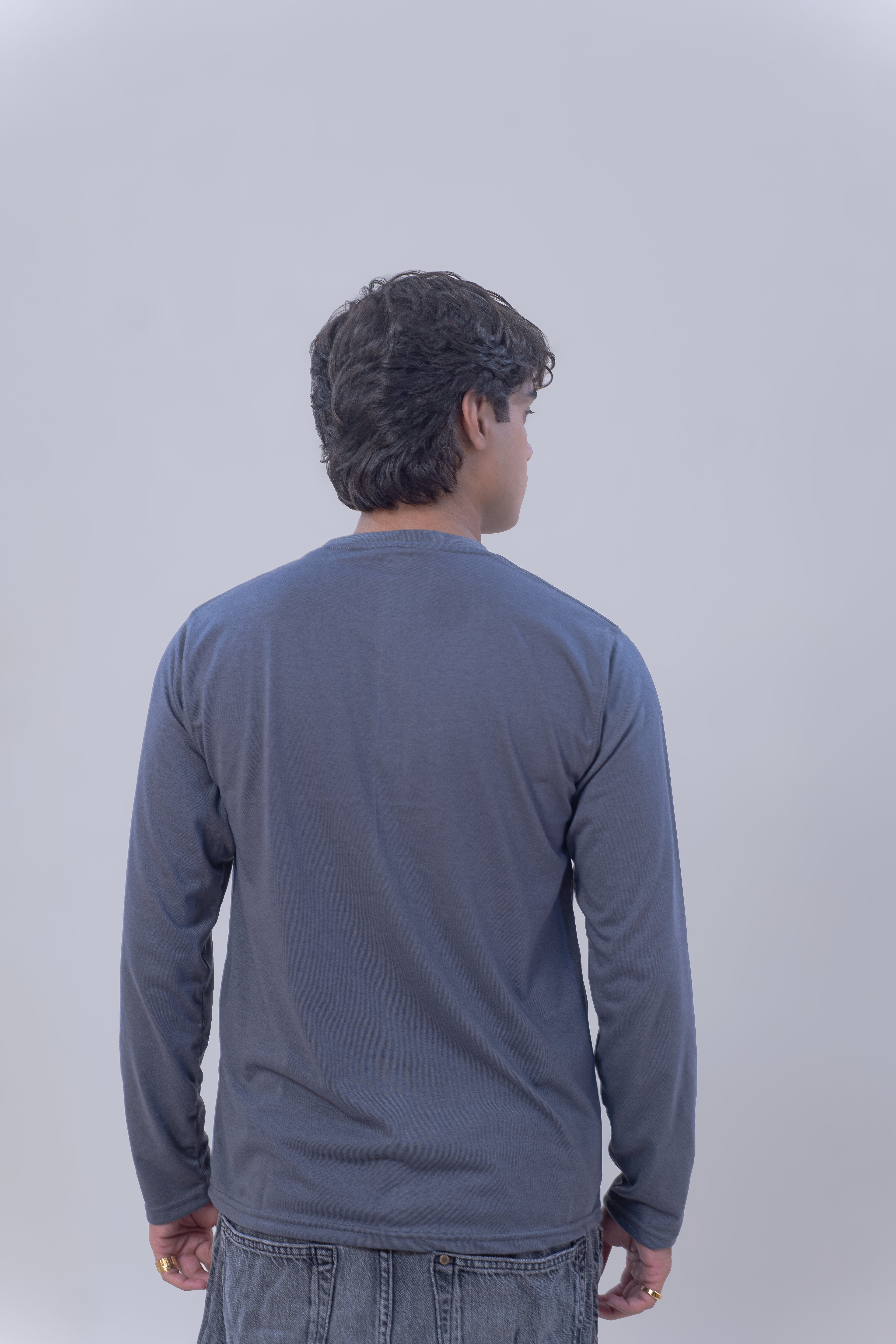 BASIC FULL SLEEVES T-SHIRT