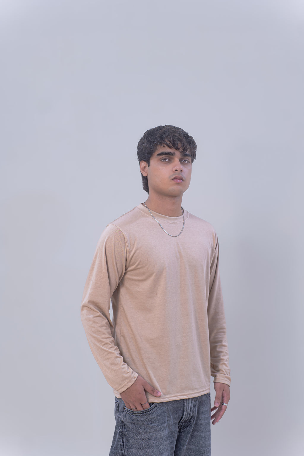 BASIC FULL SLEEVES T-SHIRT